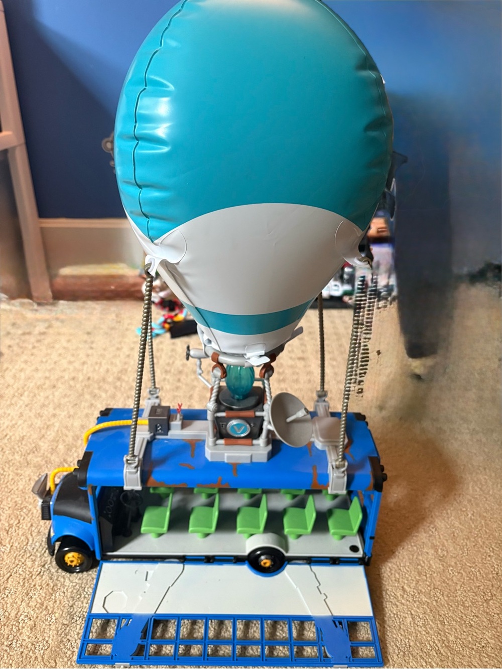 Fortnite Battle Bus